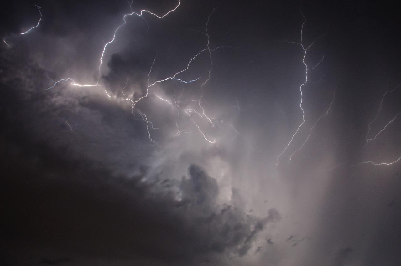 Vezmi si svou SÍLU zpět 2 flash, sky, clouds-1156822.jpg